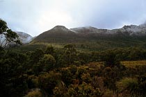 Schnee an den Berghngen